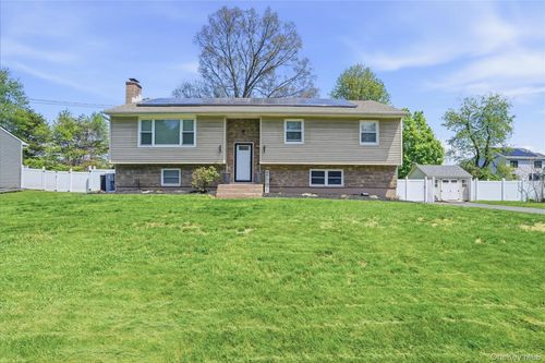 12 Daisy Ln, Wappingers Falls, NY, 12590-1725 | Card Image