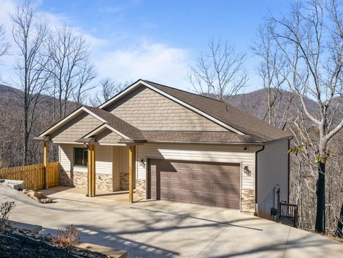 225 Aurora Ln, Tryon, NC, 28782-3742 | Card Image