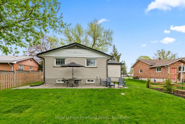 465 Main St W, House other with 3 bedrooms, 2 bathrooms and 3 parking in Palmerston ON | Image 6
