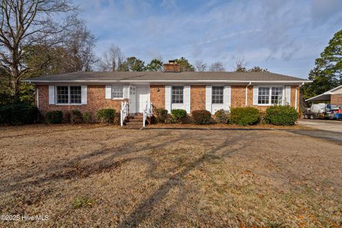 1007 Henderson Dr, Jacksonville, NC, 28540-7423 | Card Image