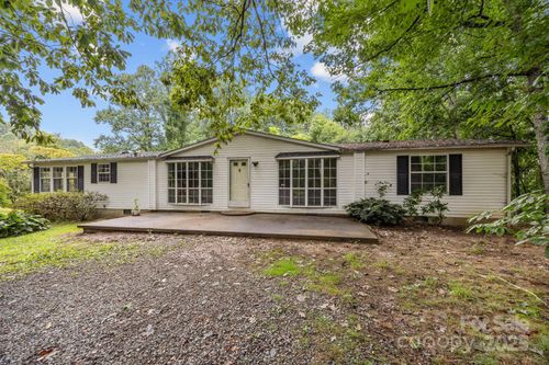 573 Deep Gap Loop Rd, Flat Rock, NC, 28731-6792 | Card Image