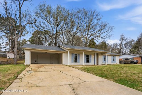 705 Pinehurst St, Clinton, MS, 39056-4039 | Card Image