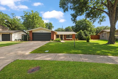 825 Brentwood Ln, Richardson, TX, 75080-3020 | Card Image