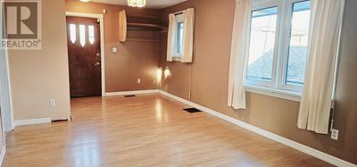 285 Lincoln St, Home with 3 bedrooms, 2 bathrooms and null parking in Thunder Bay ON | Image 3