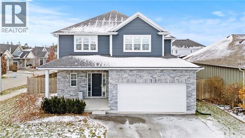 3 Summerhayes Dr, Niagara on the Lake, ON, L0S1J0 | Card Image