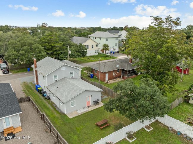 409 Monroe Ave, Home with 7 bedrooms, 3 bathrooms and null parking in Carolina Beach NC | Image 5