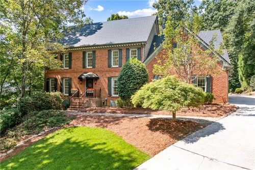 7300 Chattahoochee Bluff Dr, Sandy Springs, GA, 30350-1072 | Card Image