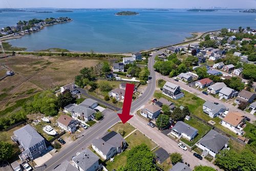 84 Newport Rd, Hull, MA, 02045-2424 | Card Image