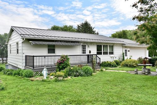 136 Piepers Valley Rd, Fountain City, WI, 54629-7300 | Card Image