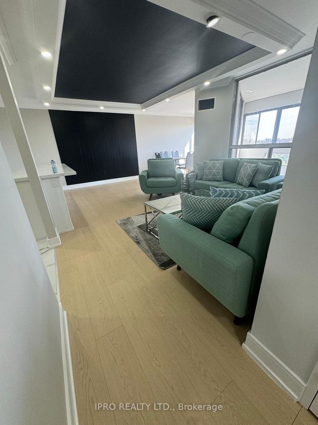 1110 - 1580 Mississauga Valley Blvd, Condo with 2 bedrooms, 2 bathrooms and 1 parking in Mississauga ON | Image 4