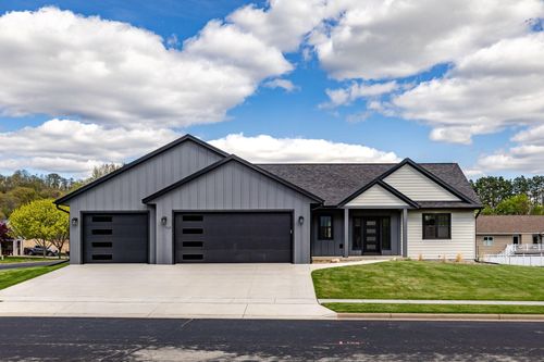 717 Tamarack Trl, Holmen, WI, 54636-5200 | Card Image