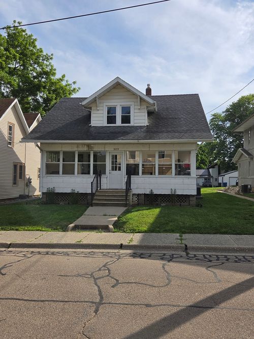 303 12th Ave, Sterling, IL, 61081-2842 | Card Image