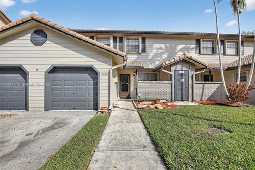 9080 Vineyard Lake Dr, Plantation, FL, 33324-6133 | Card Image