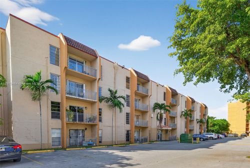 4-4841 Nw 7th St, Miami, FL, 33126-2176 | Card Image