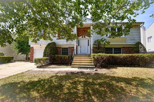 65 Bluebird Ln, Plainview, NY, 11803-6308 | Card Image