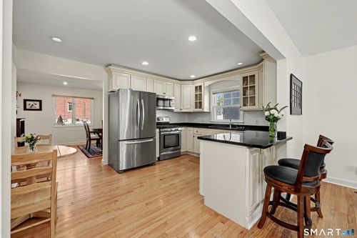 4 Cos Cob Ave, Cos Cob, CT, 06807-2115 | Card Image