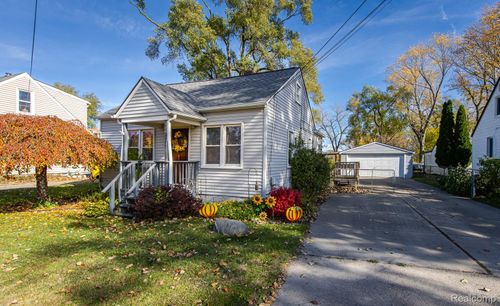 44084 Utica Rd, Utica, MI, 48317-5457 | Card Image