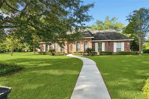2244 America St, Mandeville, LA, 70448-3604 | Card Image