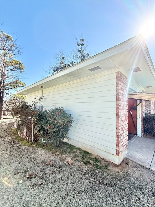1712 Louise Dr, House other with 2 bedrooms, 2 bathrooms and null parking in McAlester OK | Image 16