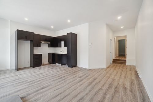 5740 Rue Hochelaga, Montréal, QC, H1N1W3 | Card Image