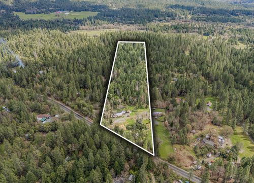9650 W Evans Creek Rd, Rogue River, OR, 97537-9741 | Card Image
