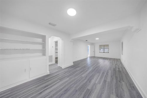 51 Nw 118th St, Miami, FL, 33168-4428 | Card Image