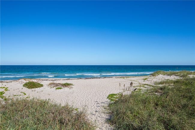 APT-9-5 - 5051 N Highway A1a, House attached with 2 bedrooms, 2 bathrooms and null parking in Hutchinson Island FL | Image 34