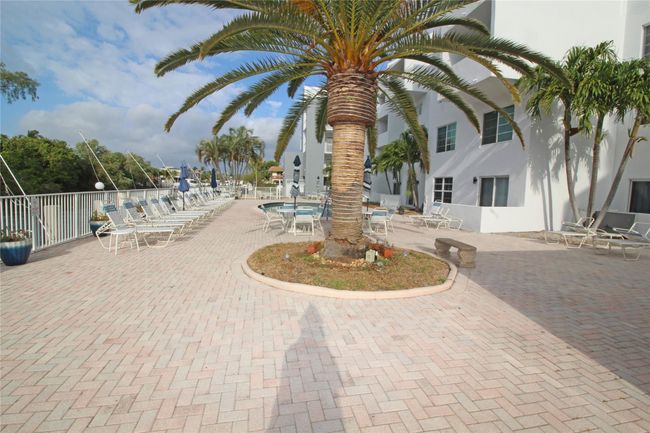 APT-103D - 2860 Ne 14 Th Street Cswy, Condo with 2 bedrooms, 2 bathrooms and null parking in Pompano Beach FL | Image 9