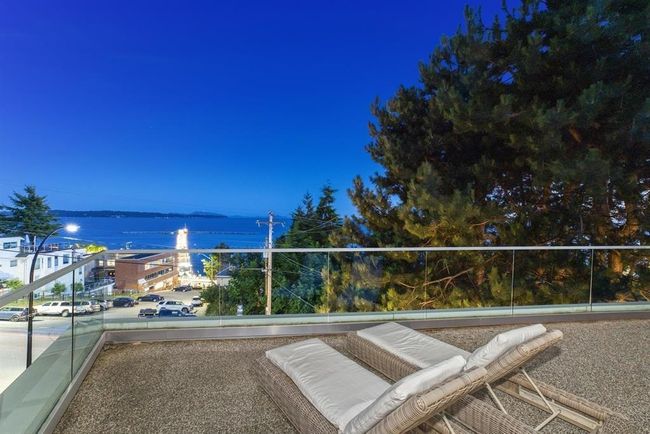 15031 Victoria Avenue, House other with 5 bedrooms, 5 bathrooms and 10 parking in White Rock BC | Image 16