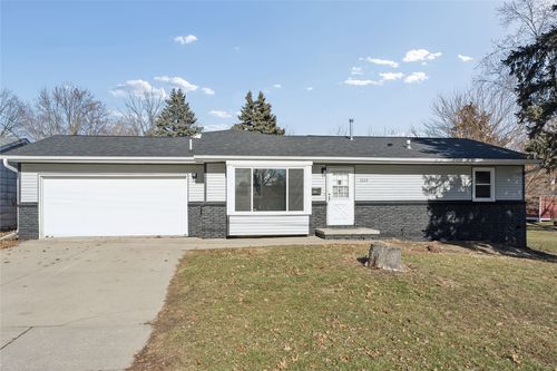 1114 N 10th Avenue E, Newton, IA, 50208 | Card Image