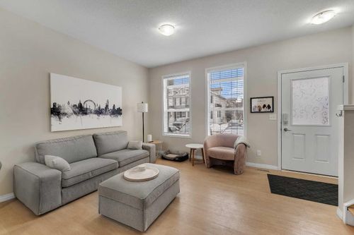 1002-1001 8 St Nw, Airdrie, AB, T4B0W3 | Card Image