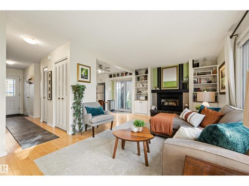 7067 32 Ave Nw, Edmonton, AB, T6K2K9 | Card Image