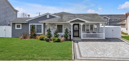 69 Candy Ln, Syosset, NY, 11791-4911 | Card Image