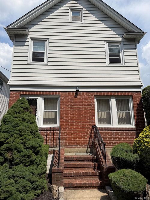 212 Orchard Street, Hempstead, NY, 11590 | Card Image
