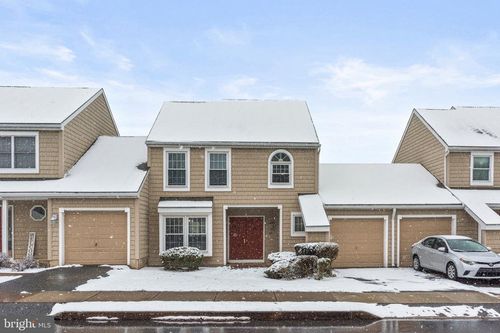 207 Crescent Dr, HERSHEY, PA, 17033-2335 | Card Image