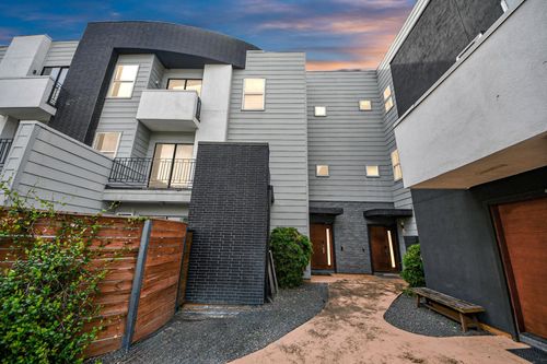 2011 Eagle St, Houston, TX, 77004-5106 | Card Image