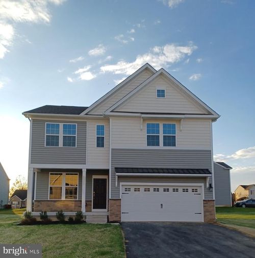 313 Knollwood Dr, FORKS TOWNSHIP, PA, 18040-8723 | Card Image