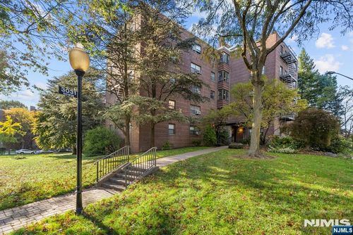 3031 Edwin Ave, Fort Lee, NJ, 07024-3659 | Card Image