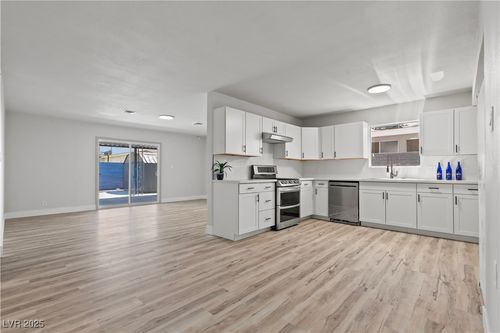 6229 Cromwell Ave, Las Vegas, NV, 89107-0120 | Card Image