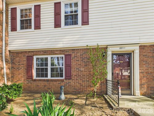 8811 Hunter Ridge Dr, Charlotte, NC, 28226-4685 | Card Image