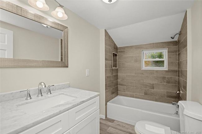 2nd Flr Main Bath | Image 26