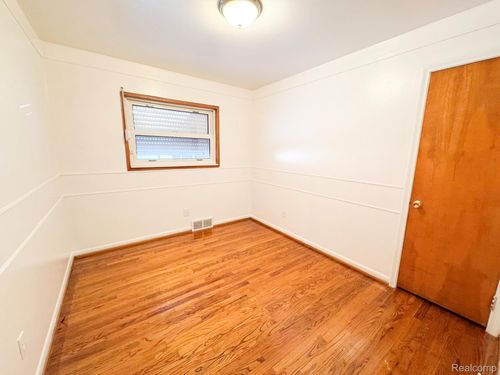 4227 Eastlawn Ave, Wayne, MI, 48184-1816 | Card Image