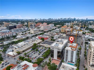 1005 - 357 Almeria Ave, Condo with 2 bedrooms, 2 bathrooms and null parking in Coral Gables FL | Image 3