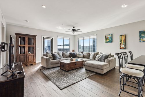 apt-401-5609 Smu Blvd, Dallas, TX, 75206-5099 | Card Image