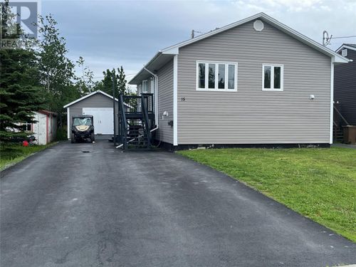 15 Blackwood Dr, Gander, NL, A1V1B8 | Card Image