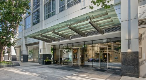 1105-2 W Delaware Place, Chicago, IL, 60610 | Card Image