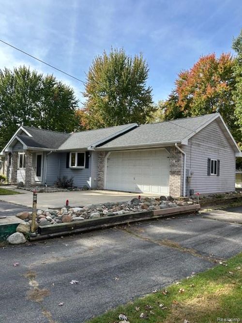 3842 Clutier Rd, Saginaw, MI, 48601-7138 | Card Image