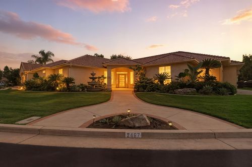 2467 Presidential Dr, Tulare, CA, 93274-8336 | Card Image