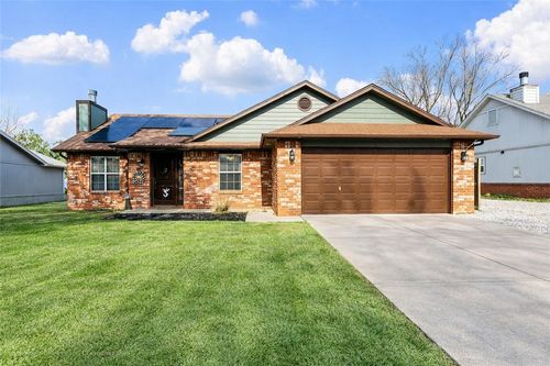 3807 W Locust St, Rogers, AR, 72756-1870 | Card Image