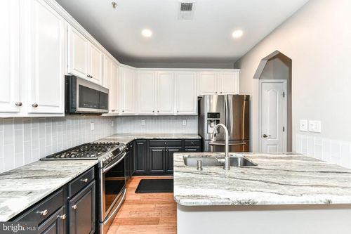 5102 Donovan Dr, ALEXANDRIA, VA, 22304-7756 | Card Image